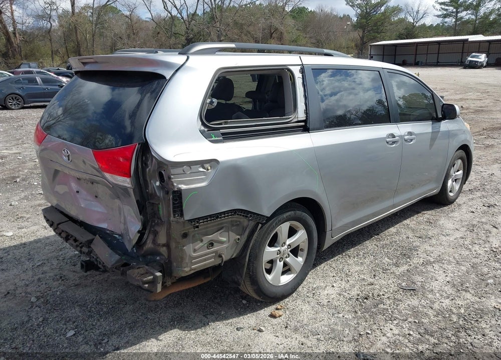 2011 TOYOTA SIENNA LE V6 VIN: 5TDKK3DCXBS088046
