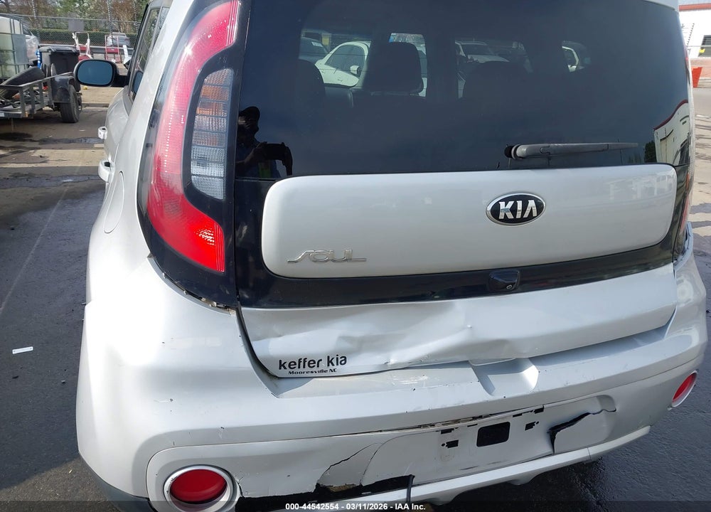 2018 KIA SOUL + VIN: KNDJP3A55J7598574