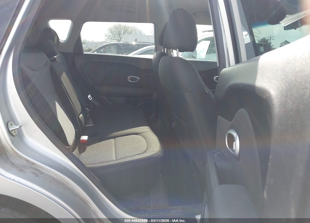 2018 KIA SOUL + VIN: KNDJP3A55J7598574