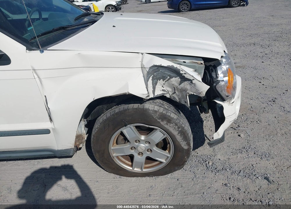 2007 JEEP GRAND CHEROKEE LAREDO VIN: 1J8GS48K87C585983
