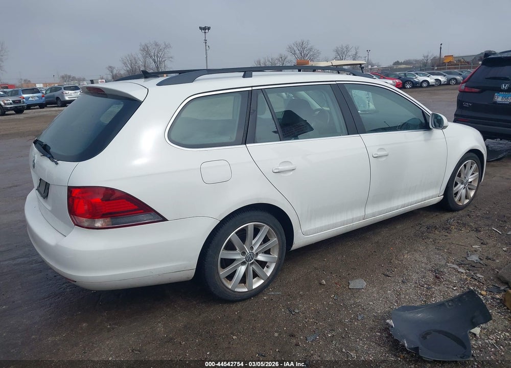 2010 VOLKSWAGEN JETTA TDI VIN: 3VWPL7AJ2AM634718