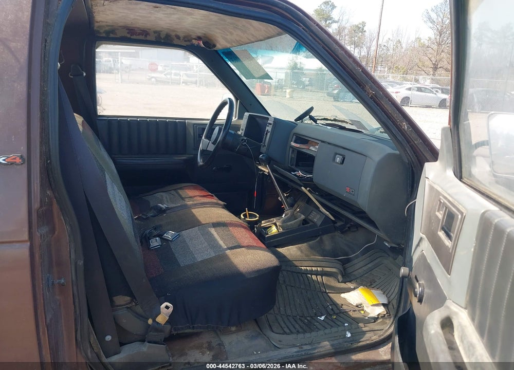 1988 CHEVROLET S TRUCK S10 VIN: 1GCCT14RXJ2147516