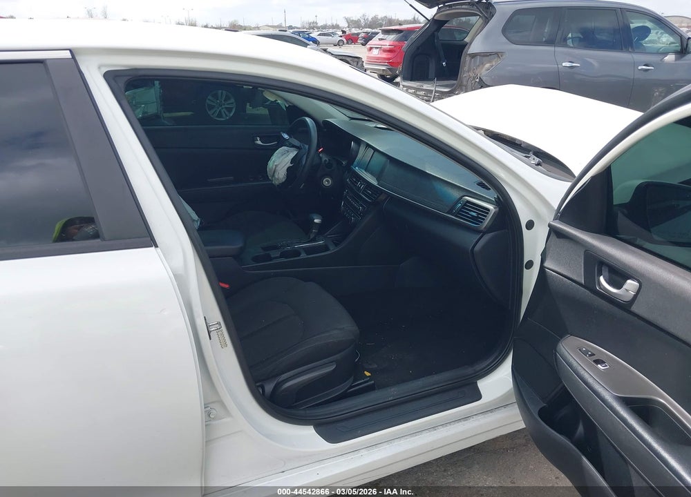 2018 KIA OPTIMA LX VIN: KNAGT4L39J5205806