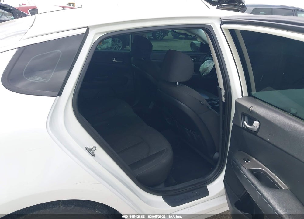 2018 KIA OPTIMA LX VIN: KNAGT4L39J5205806