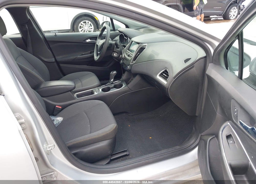 2019 CHEVROLET CRUZE LS VIN: 1G1BC5SM8K7131600