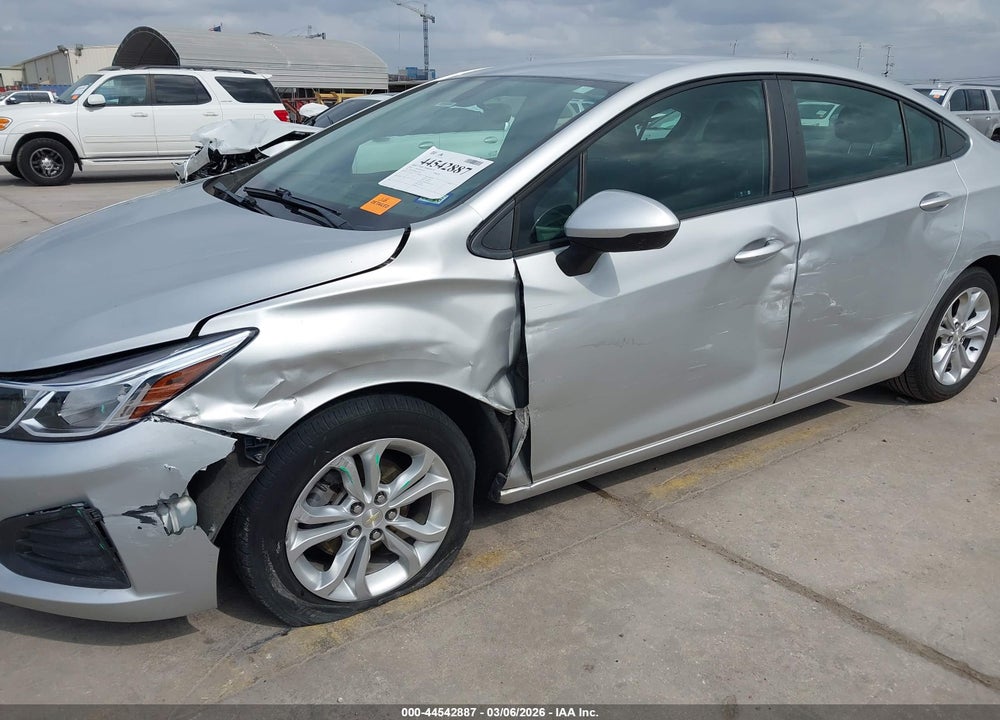 2019 CHEVROLET CRUZE LS VIN: 1G1BC5SM8K7131600