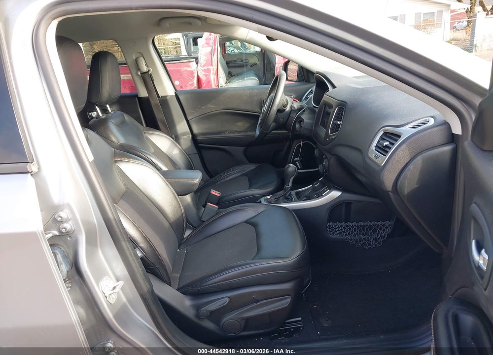 2018 JEEP COMPASS LATITUDE 4X4 VIN: 3C4NJDBB5JT185613