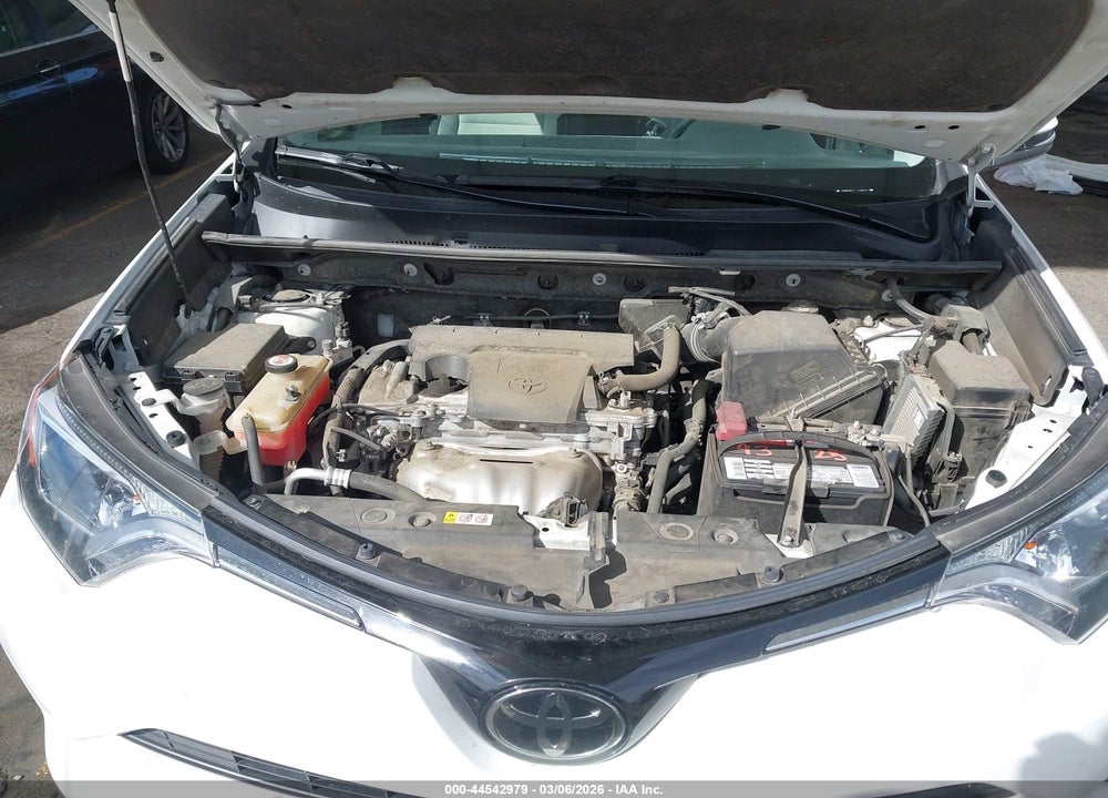 2018 TOYOTA RAV4 XLE VIN: JTMWFREV1JJ188671