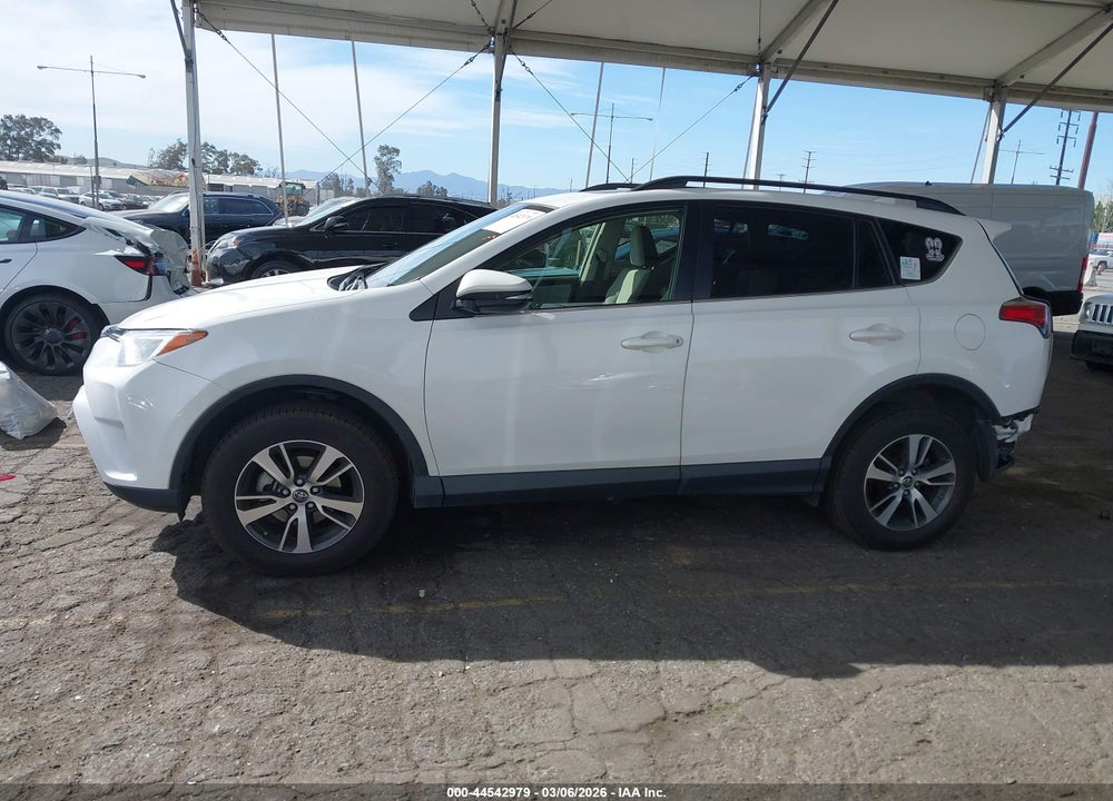 2018 TOYOTA RAV4 XLE VIN: JTMWFREV1JJ188671