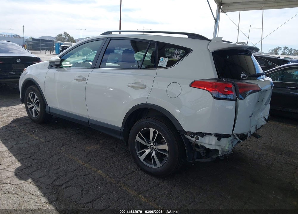 2018 TOYOTA RAV4 XLE VIN: JTMWFREV1JJ188671
