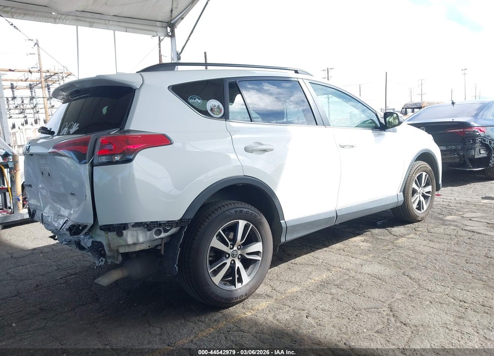 2018 TOYOTA RAV4 XLE VIN: JTMWFREV1JJ188671