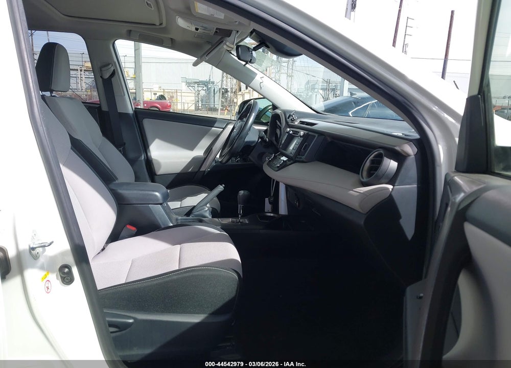 2018 TOYOTA RAV4 XLE VIN: JTMWFREV1JJ188671