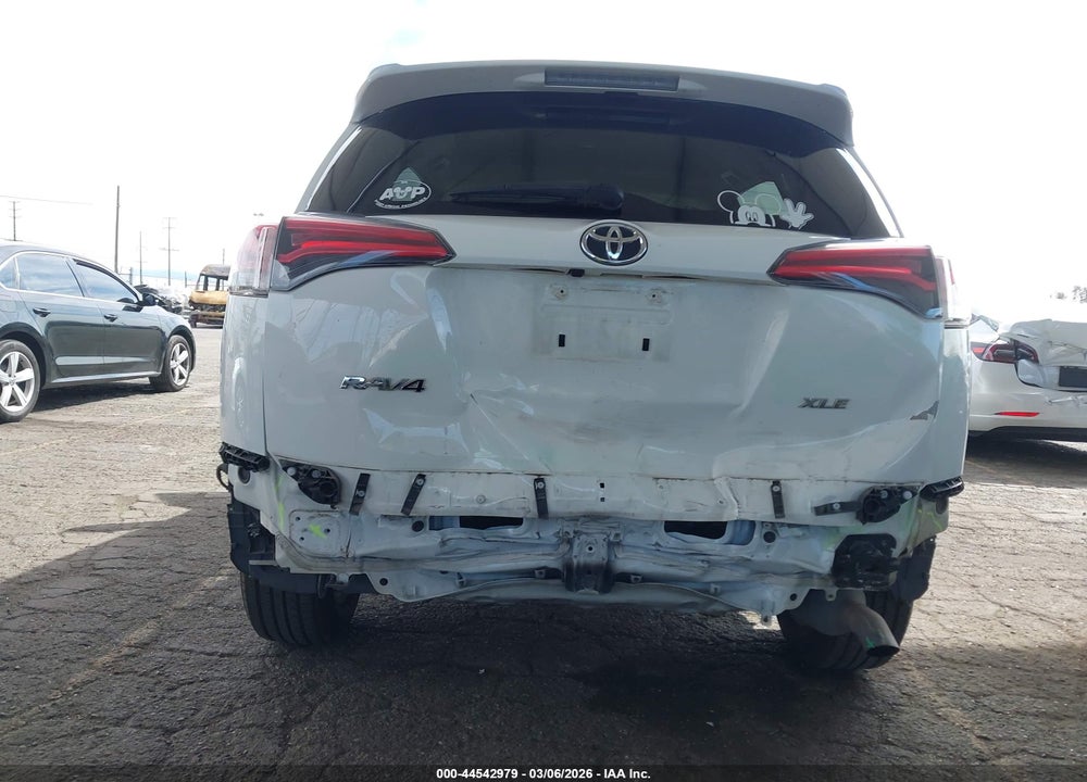 2018 TOYOTA RAV4 XLE VIN: JTMWFREV1JJ188671