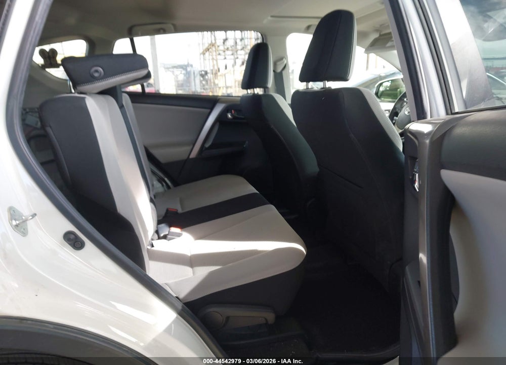 2018 TOYOTA RAV4 XLE VIN: JTMWFREV1JJ188671