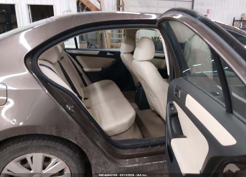 2011 VOLKSWAGEN JETTA 2.5L SE VIN: 3VWDX7AJ6BM021123