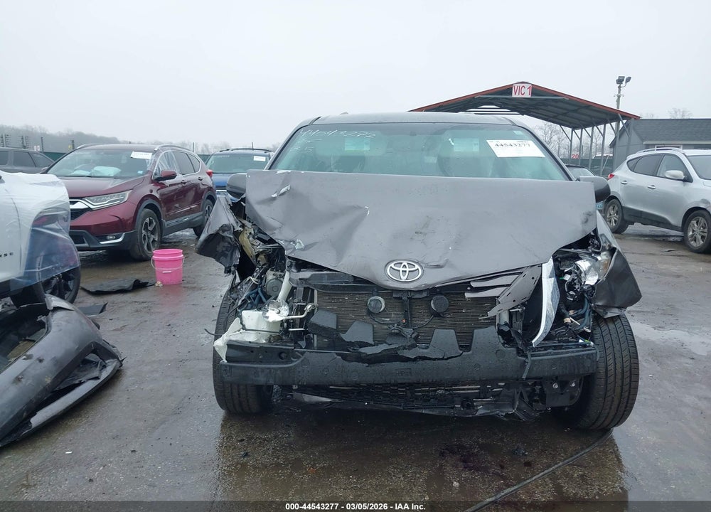 2017 TOYOTA SIENNA LE 8 PASSENGER VIN: 5TDKZ3DC9HS898028