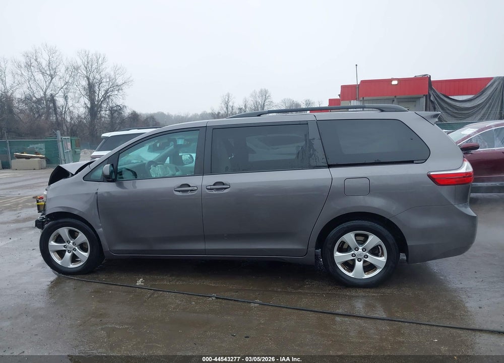 2017 TOYOTA SIENNA LE 8 PASSENGER VIN: 5TDKZ3DC9HS898028