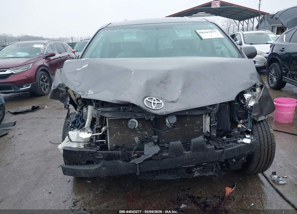 2017 TOYOTA SIENNA LE 8 PASSENGER VIN: 5TDKZ3DC9HS898028