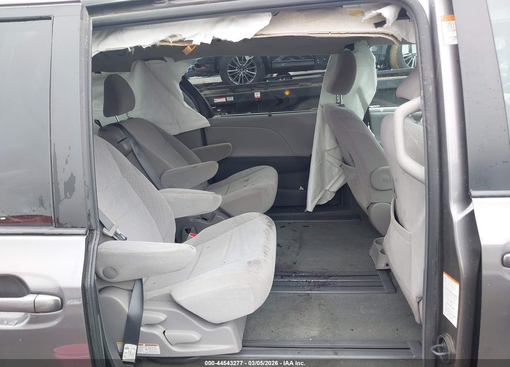 2017 TOYOTA SIENNA LE 8 PASSENGER VIN: 5TDKZ3DC9HS898028