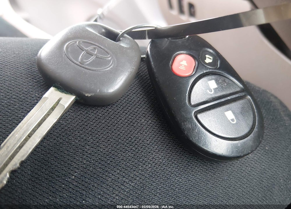 2005 TOYOTA SIENNA LE VIN: 5TDZA23C85S221369