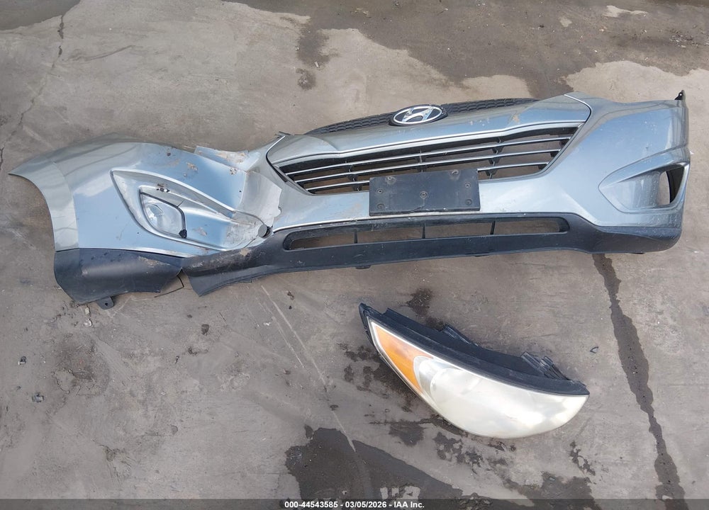 2010 HYUNDAI TUCSON GLS VIN: KM8JU3AC2AU095072