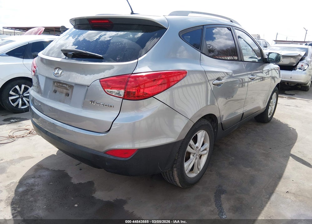 2010 HYUNDAI TUCSON GLS VIN: KM8JU3AC2AU095072
