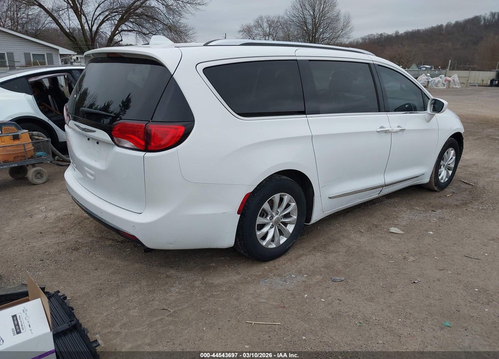 2018 CHRYSLER PACIFICA TOURING L VIN: 2C4RC1BG0JR149434