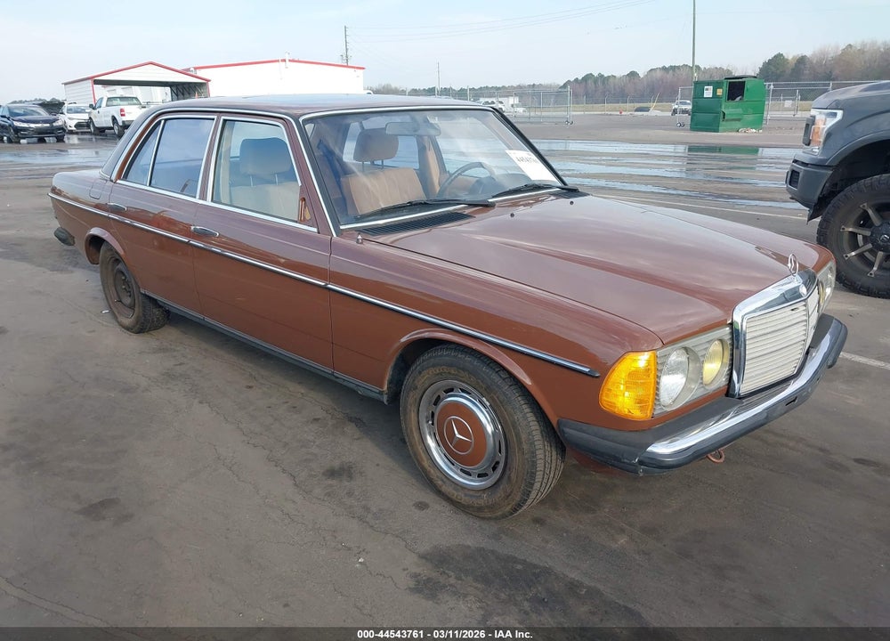 1984 MERCEDES-BEZ 240D VIN: WDB1231231A136864