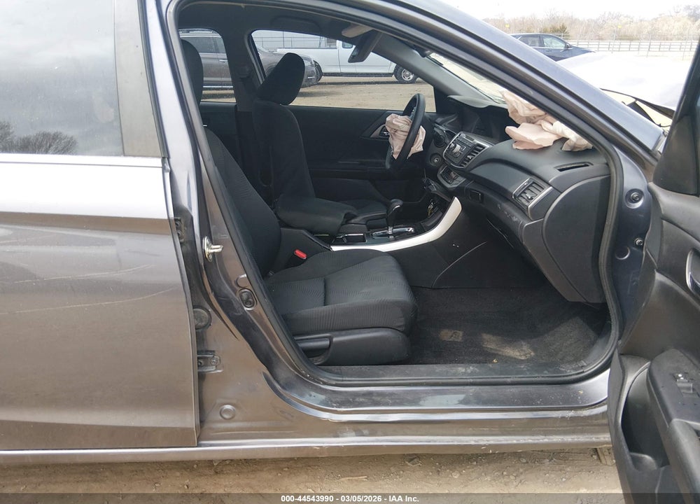 2015 HONDA ACCORD VIN: 1HGCR2F32FA004250