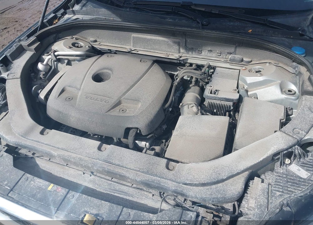 2018 VOLVO XC60 T5 MOMENTUM VIN: YV4102RK3J1076650