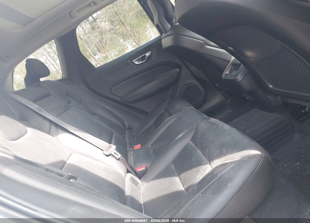 2018 VOLVO XC60 T5 MOMENTUM VIN: YV4102RK3J1076650