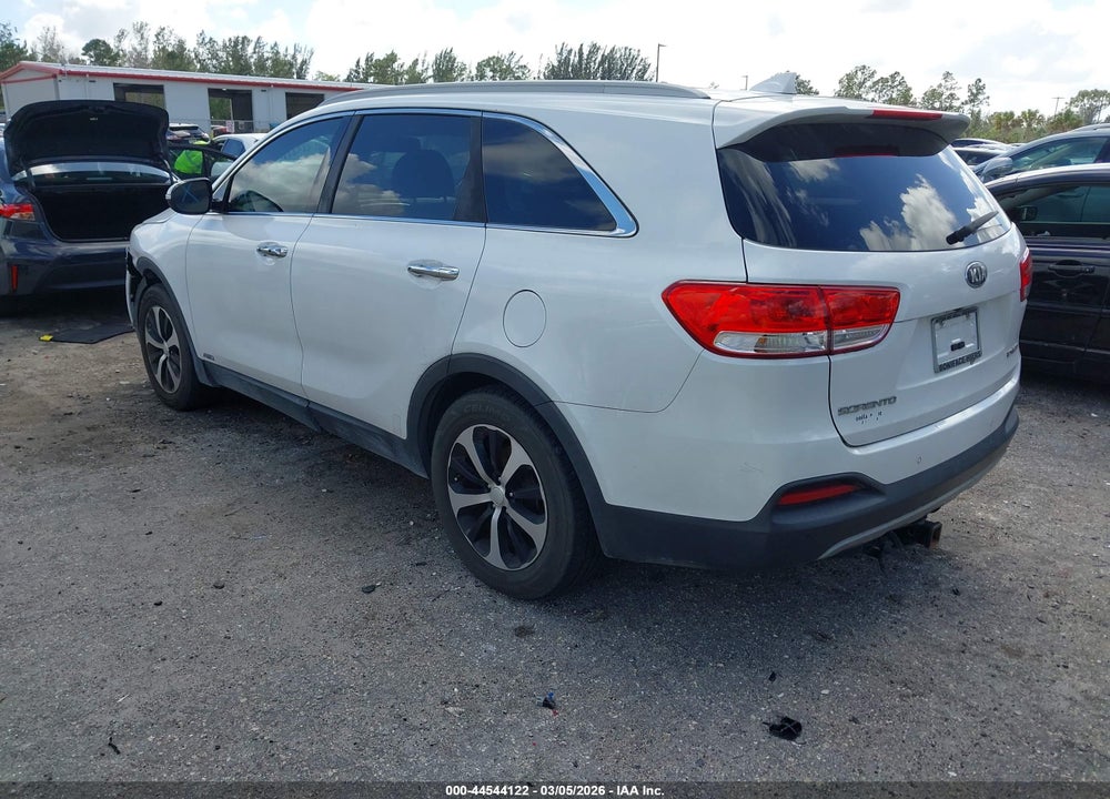 2018 KIA SORENTO 2.0T EX VIN: 5XYPHDA17JG357340