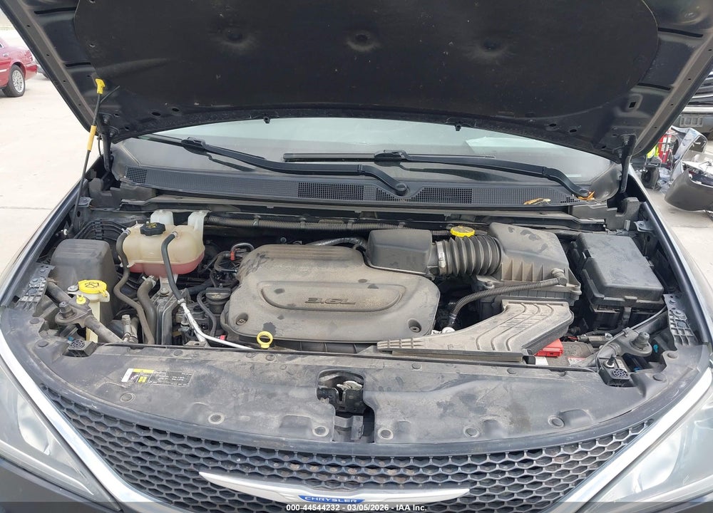 2020 CHRYSLER PACIFICA TOURING L VIN: 2C4RC1BG8LR268710