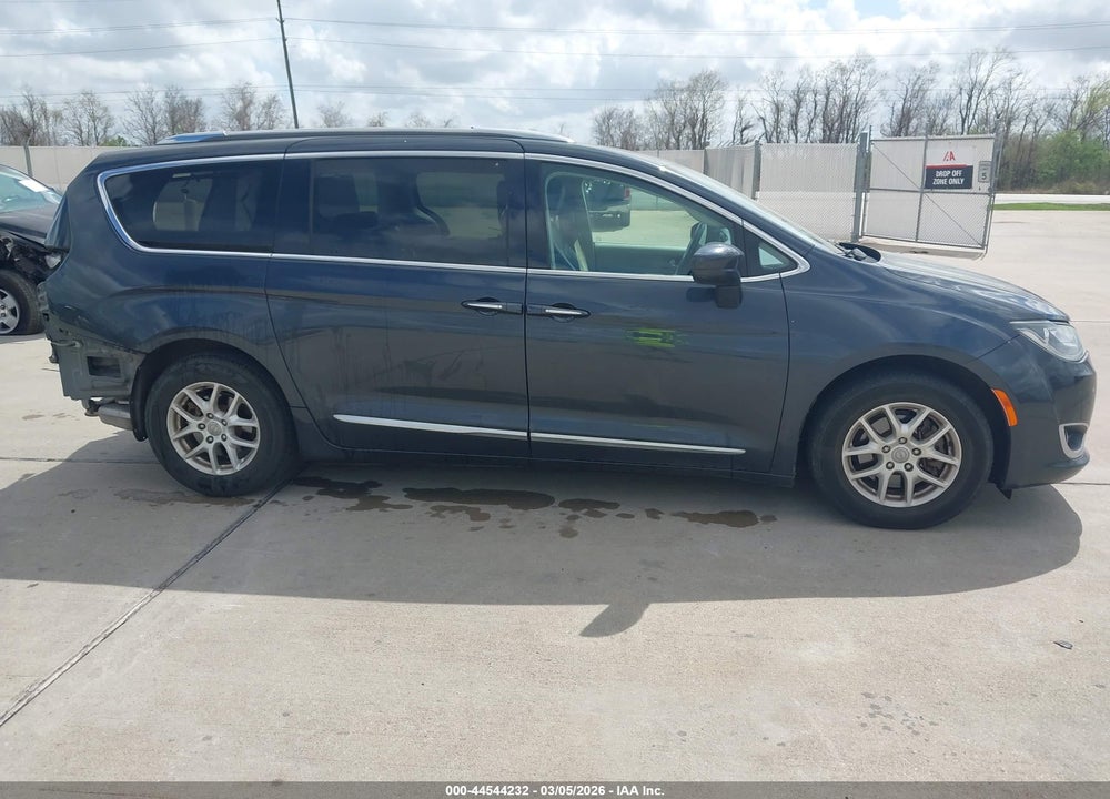 2020 CHRYSLER PACIFICA TOURING L VIN: 2C4RC1BG8LR268710