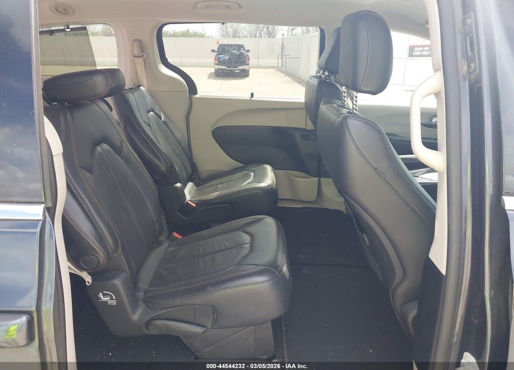 2020 CHRYSLER PACIFICA TOURING L VIN: 2C4RC1BG8LR268710