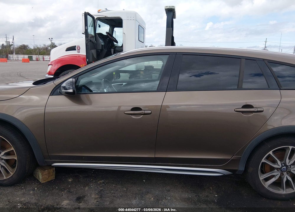 2015 VOLVO V60 CROSS COUNTRY T5 VIN: YV4612HK2F1001885