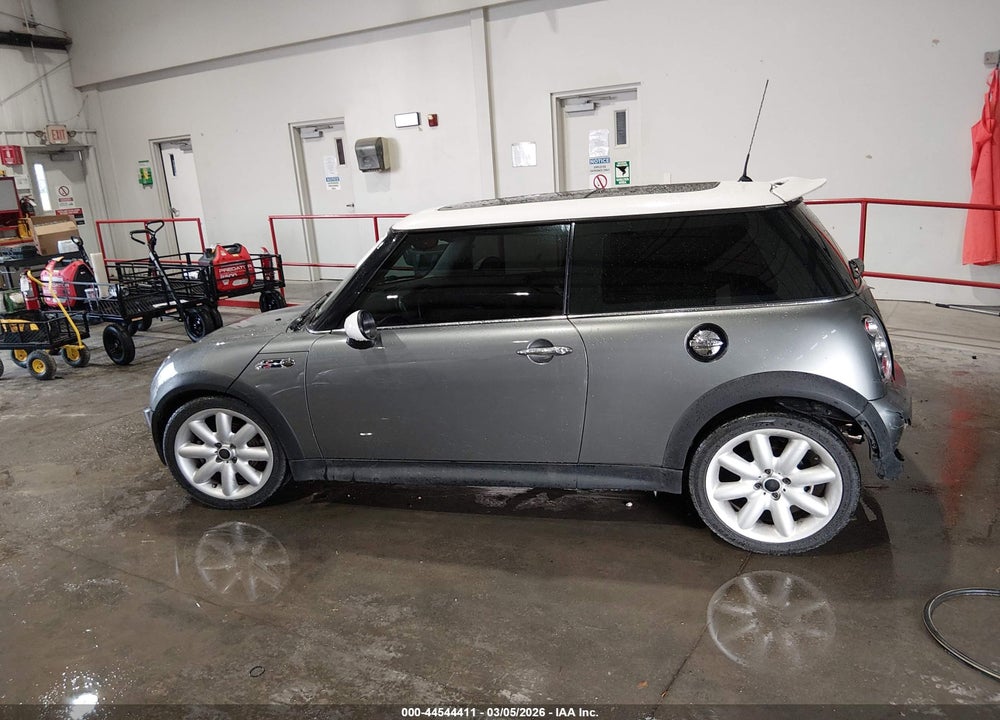 2003 MINI COOPER S VIN: WMWRE33413TD65847