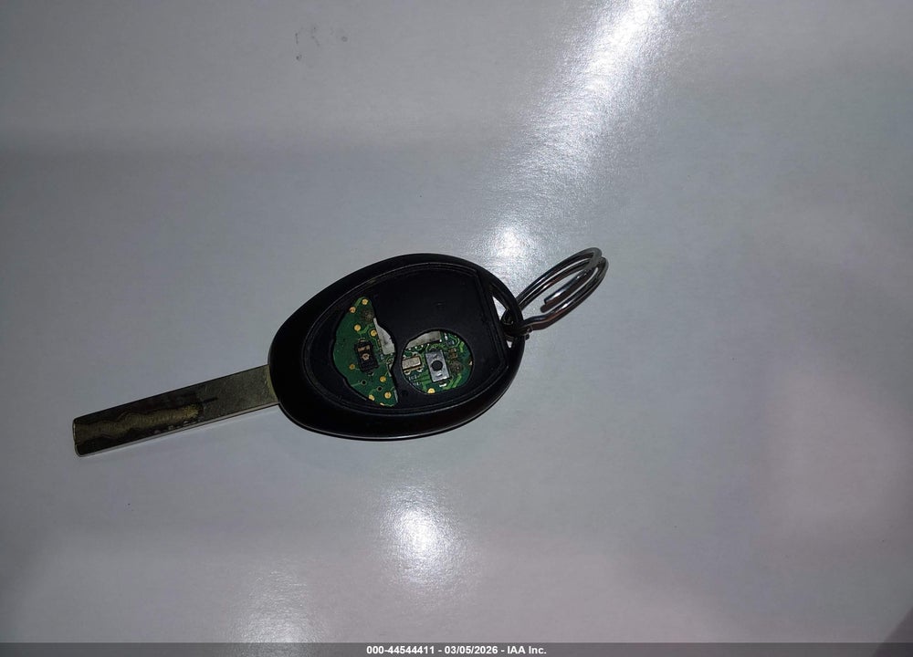 2003 MINI COOPER S VIN: WMWRE33413TD65847