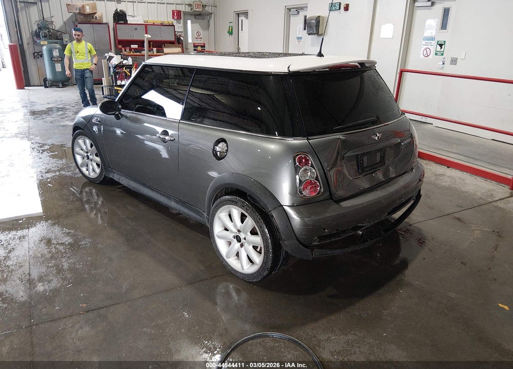 2003 MINI COOPER S VIN: WMWRE33413TD65847