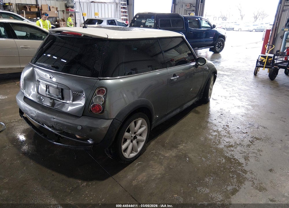 2003 MINI COOPER S VIN: WMWRE33413TD65847