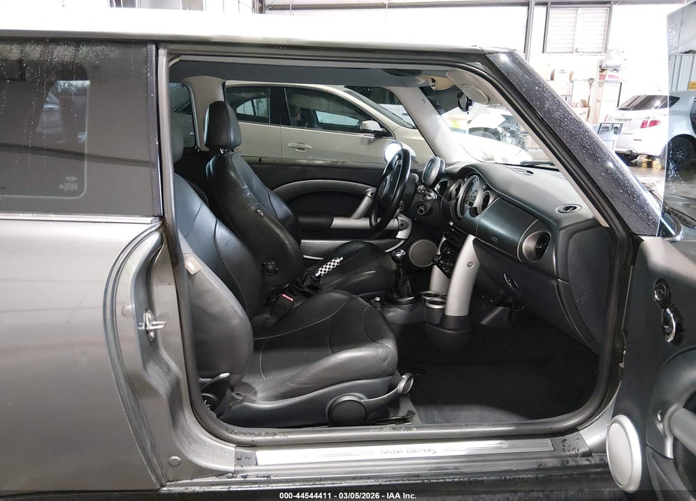 2003 MINI COOPER S VIN: WMWRE33413TD65847