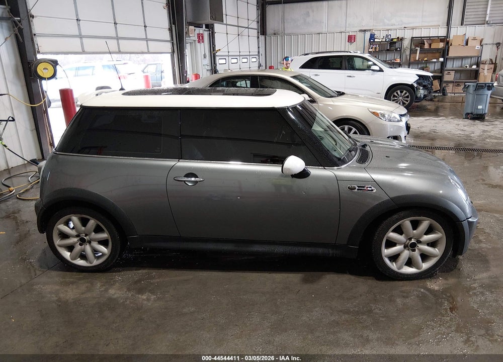 2003 MINI COOPER S VIN: WMWRE33413TD65847