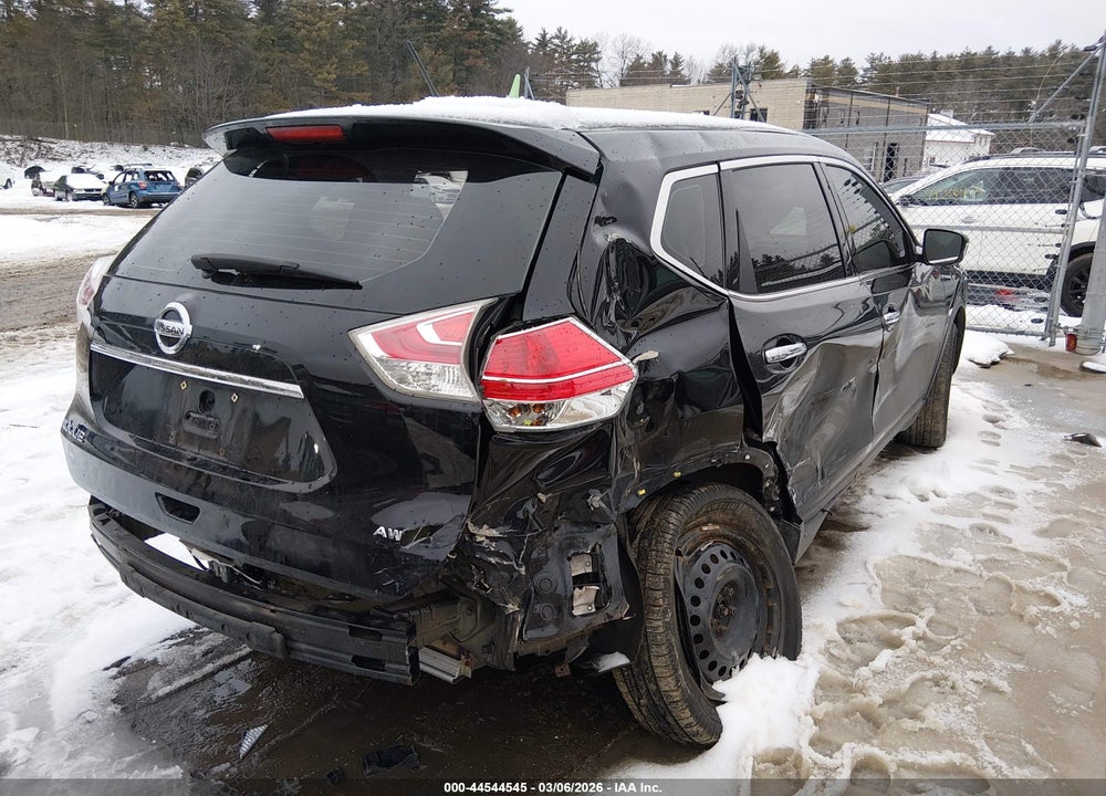 2015 NISSAN ROGUE S VIN: 5N1AT2MV4FC903056