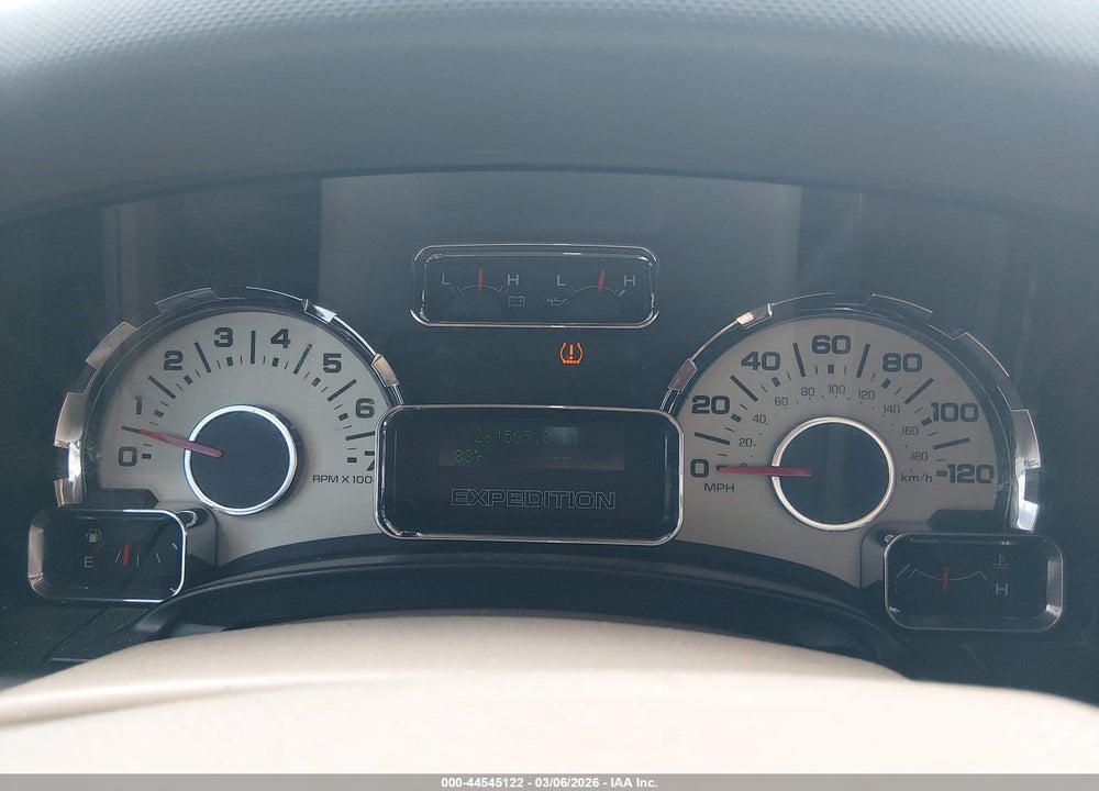2010 FORD EXPEDITION XLT VIN: 1FMJU1G56AEB60626