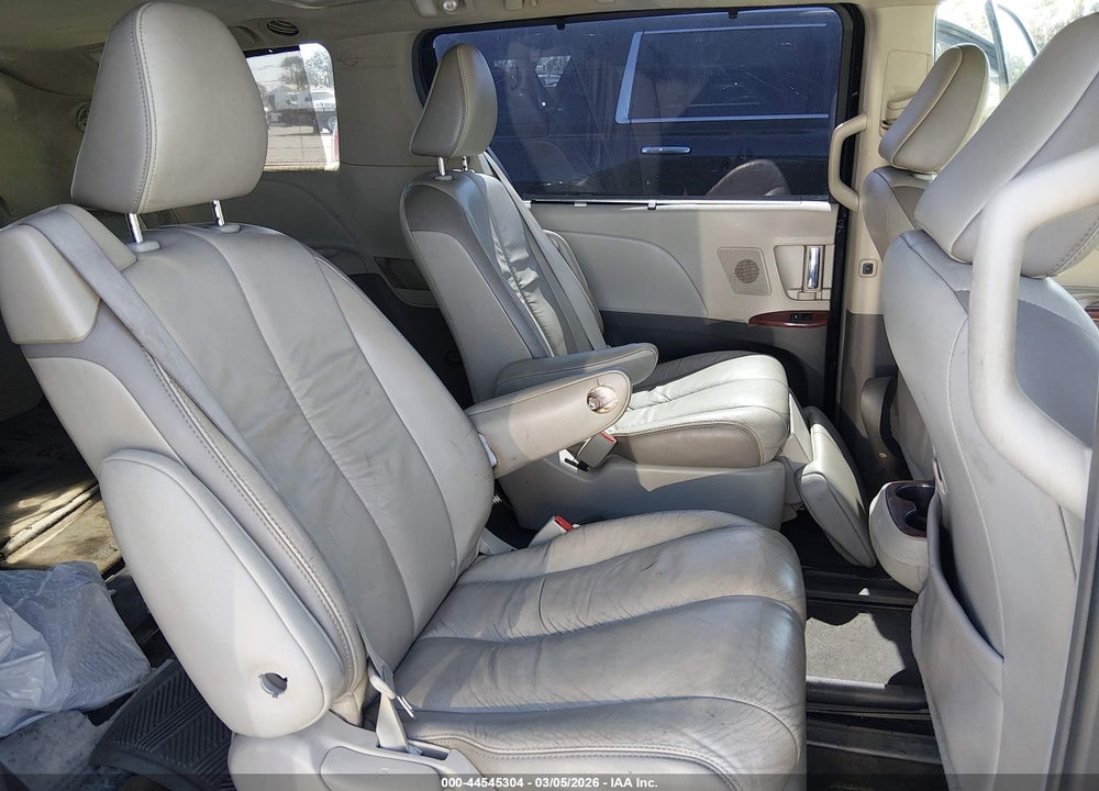 2011 TOYOTA SIENNA LIMITED VIN: 5TDDK3DC6BS022439