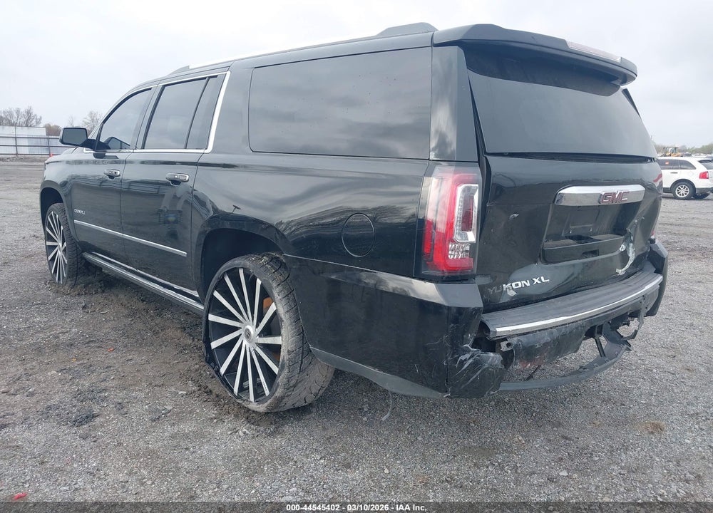 2017 GMC YUKON XL DENALI VIN: 1GKS2HKJ0HR211640