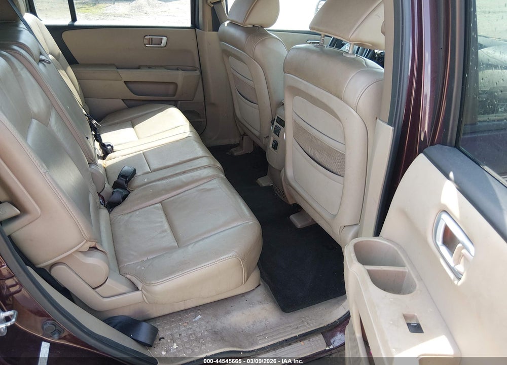 2010 HONDA PILOT EX-L VIN: 5FNYF3H56AB013132