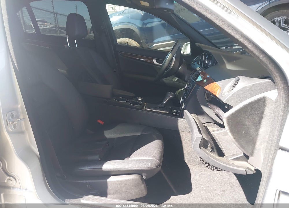 2014 MERCEDES-BENZ C 250 SPORT VIN: WDDGF4HB9EA955414