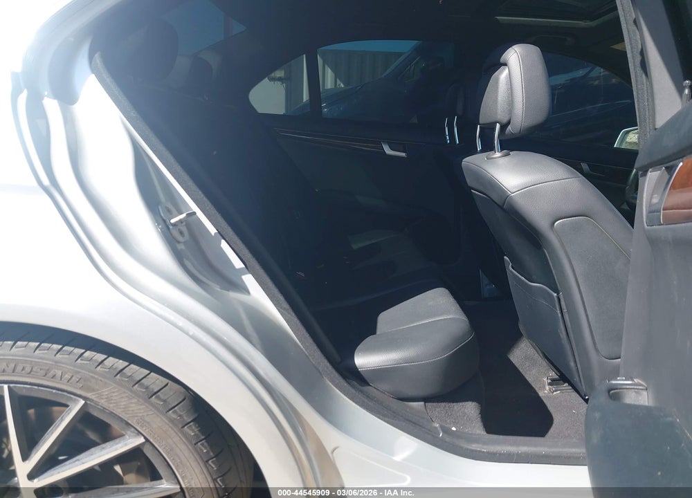 2014 MERCEDES-BENZ C 250 SPORT VIN: WDDGF4HB9EA955414