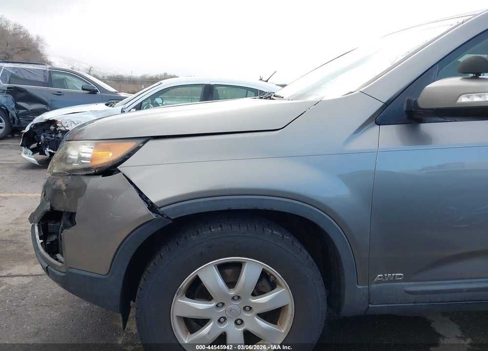 2011 KIA SORENTO LX VIN: 5XYKTCA1XBG071051